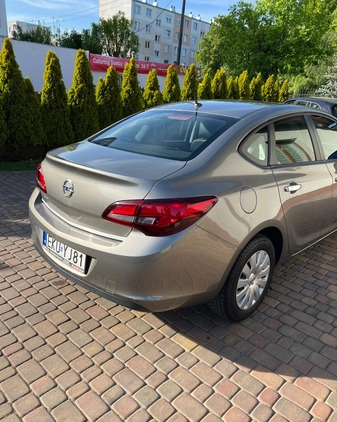 Opel Astra cena 36600 przebieg: 146598, rok produkcji 2017 z Kutno małe 154